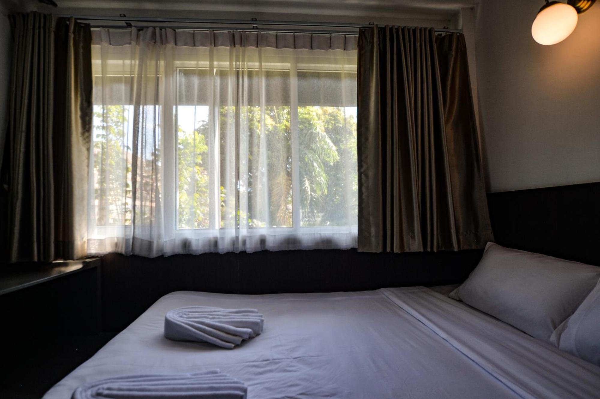 Four Sister Lamoon Hotell Bangkok Exteriör bild