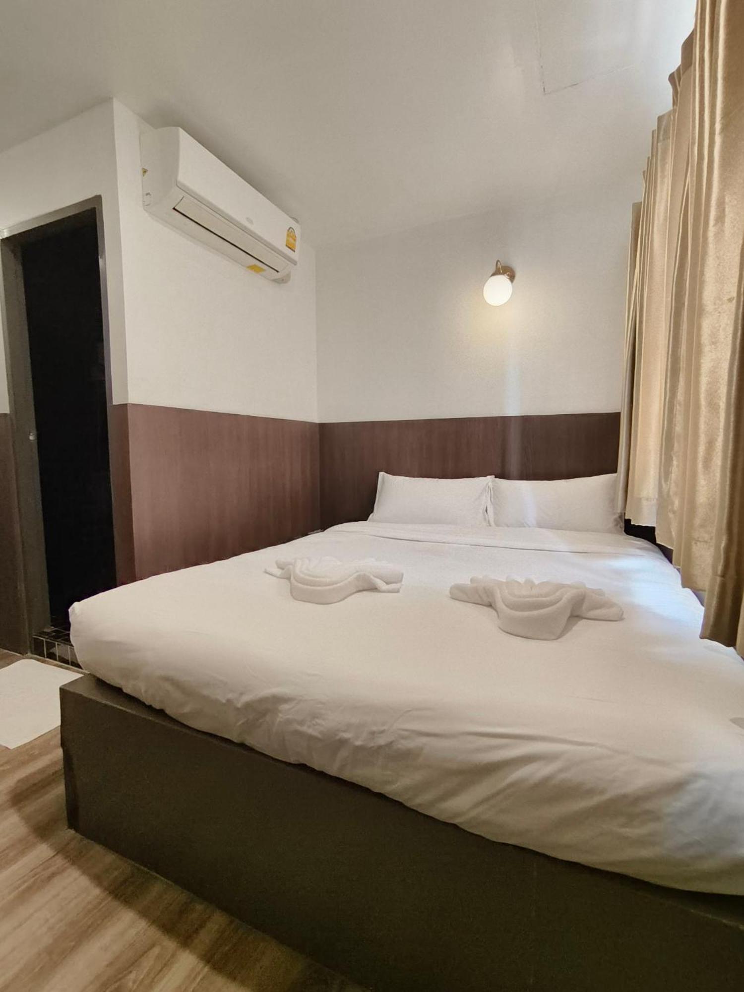 Four Sister Lamoon Hotell Bangkok Exteriör bild