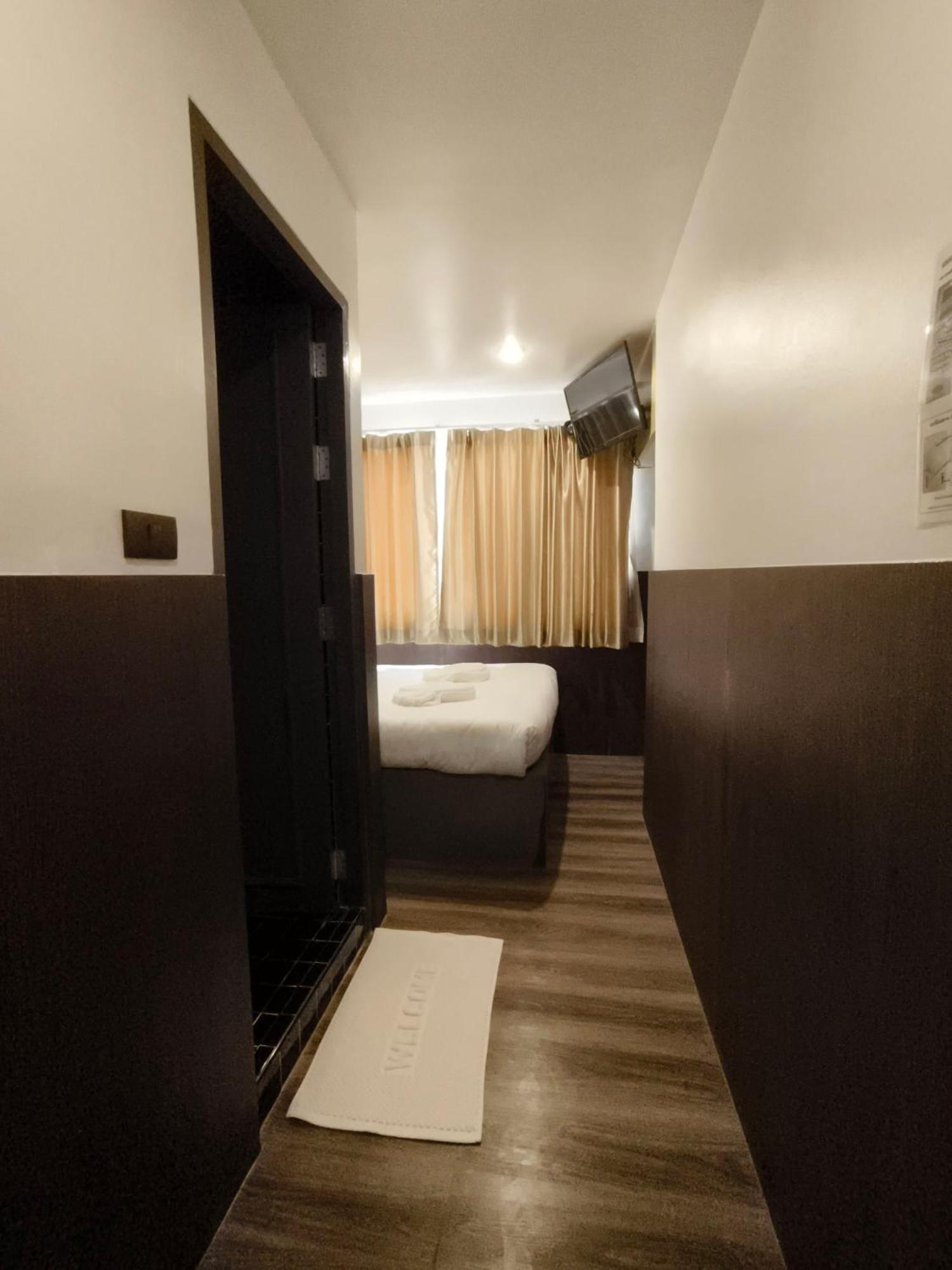 Four Sister Lamoon Hotell Bangkok Exteriör bild