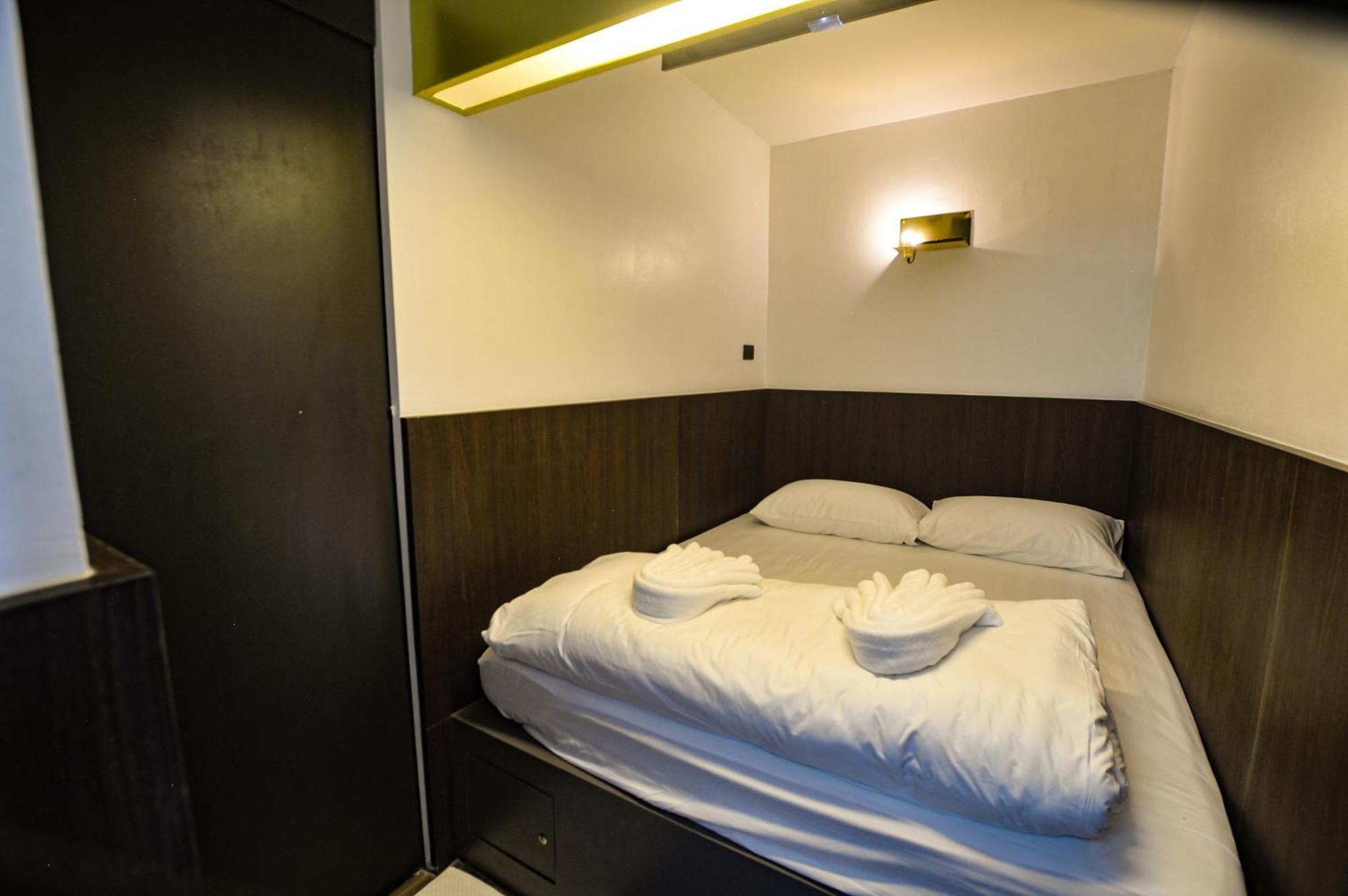 Four Sister Lamoon Hotell Bangkok Exteriör bild