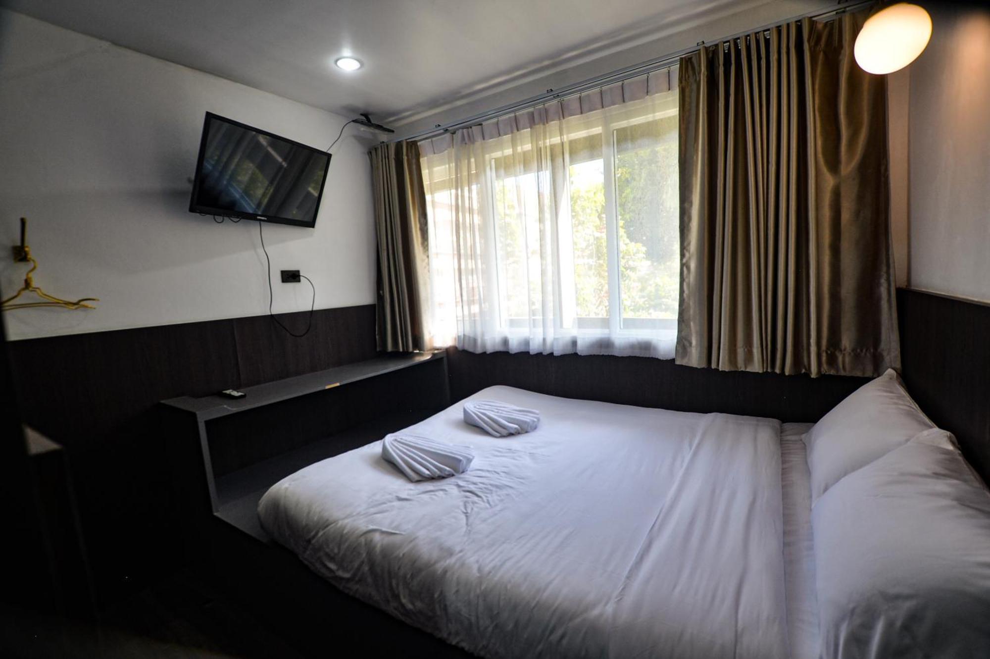 Four Sister Lamoon Hotell Bangkok Exteriör bild